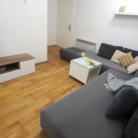 דירה With Garden In ברבריגה