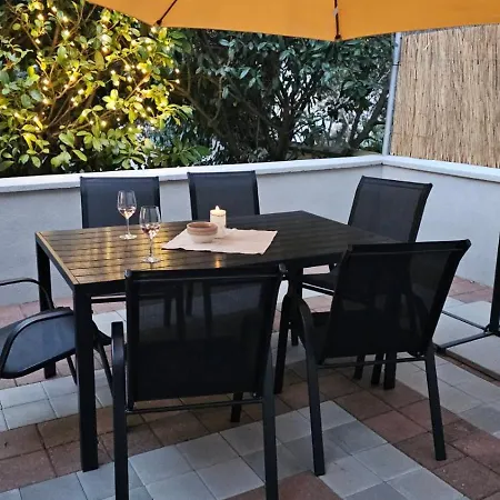 Διαμέρισμα With Garden In *